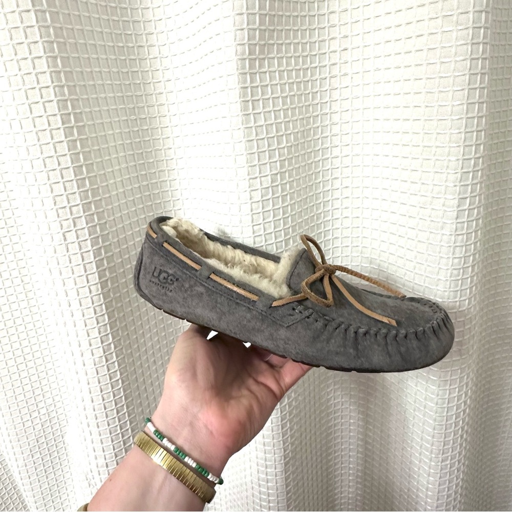 UGG Women’s Dakota Moccasin Gray
